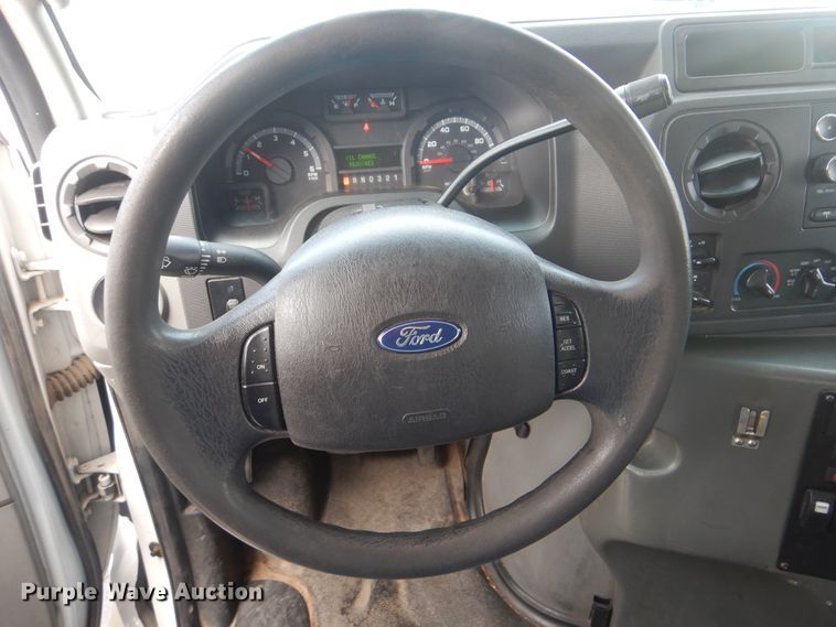 image for item HW9823 2009 Ford E450  shuttle bus