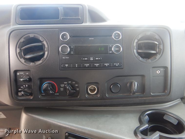 image for item HW9823 2009 Ford E450  shuttle bus