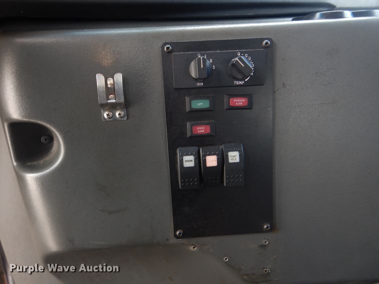 image for item HW9823 2009 Ford E450  shuttle bus