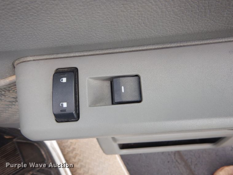 image for item HW9823 2009 Ford E450  shuttle bus