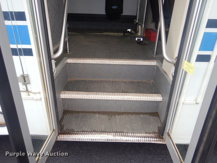 image for item HW9823 2009 Ford E450  shuttle bus