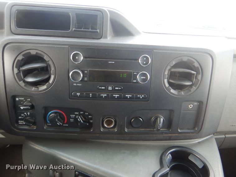 image for item HW9823 2009 Ford E450  shuttle bus