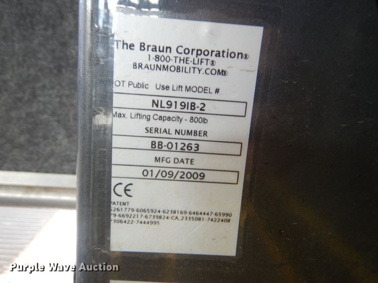 image for item HW9823 2009 Ford E450  shuttle bus