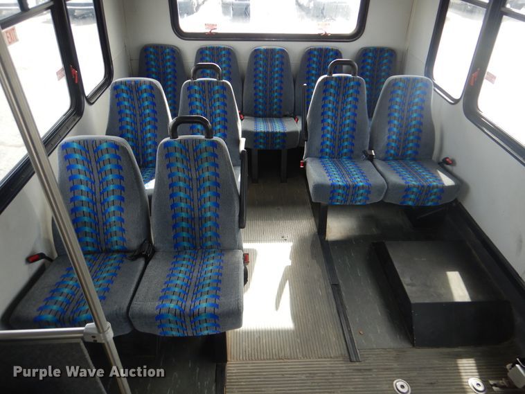 image for item HW9823 2009 Ford E450  shuttle bus