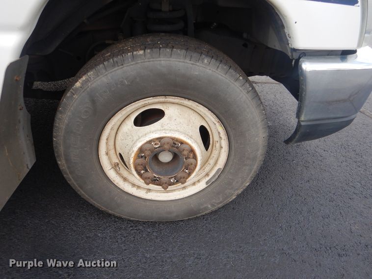 image for item HW9823 2009 Ford E450  shuttle bus