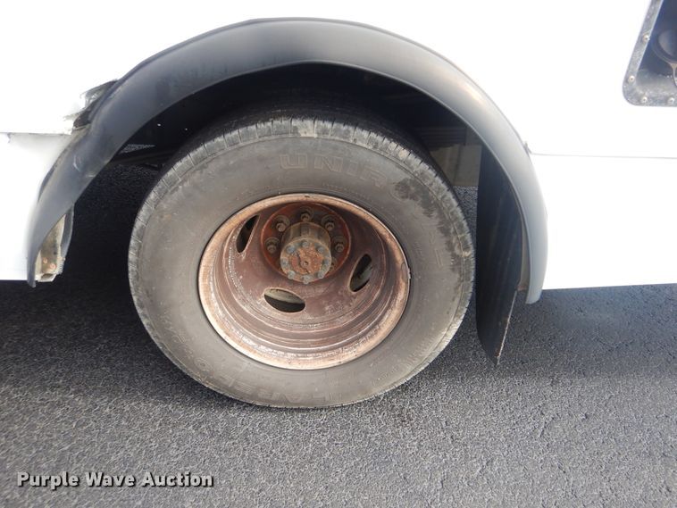 image for item HW9823 2009 Ford E450  shuttle bus