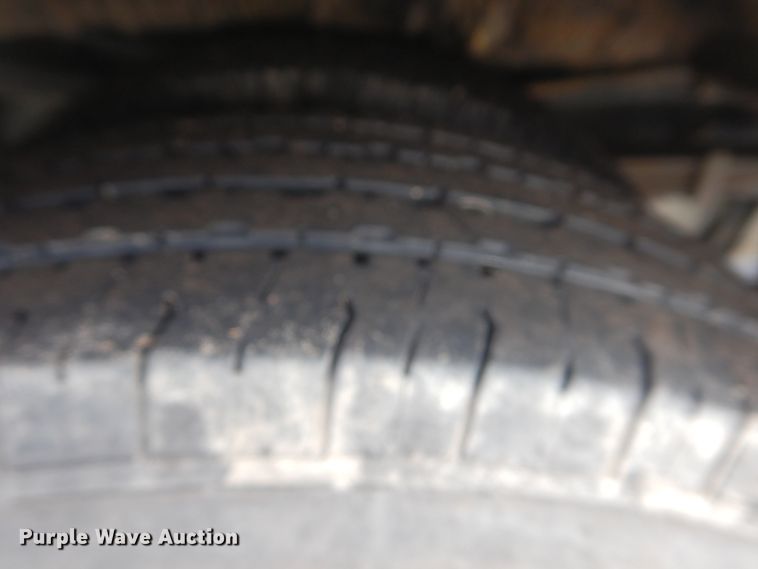 image for item HW9823 2009 Ford E450  shuttle bus