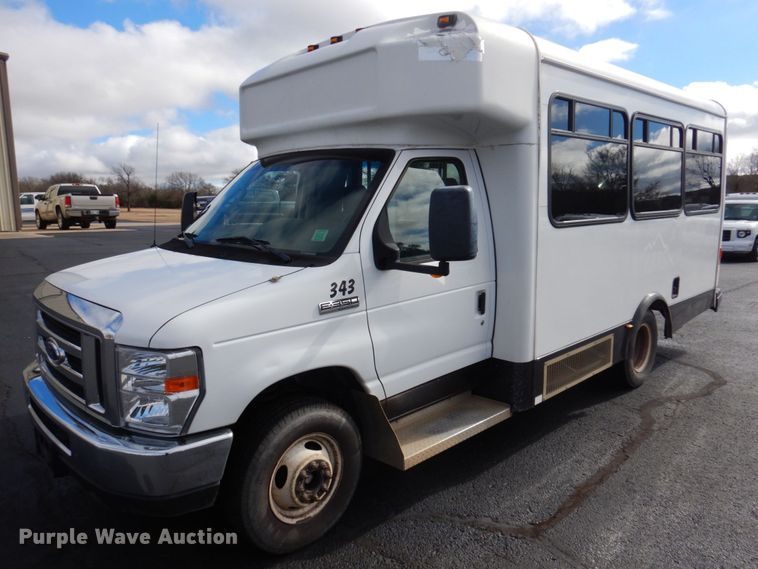 image for item HW9824 2009 Ford E350  shuttle bus