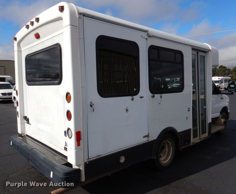 image for item HW9824 2009 Ford E350  shuttle bus