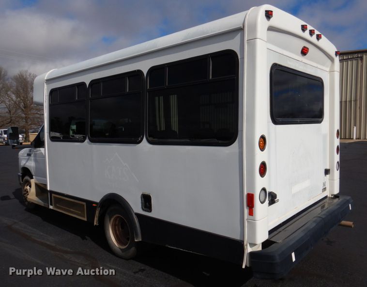 image for item HW9824 2009 Ford E350  shuttle bus
