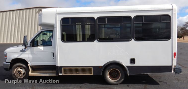 image for item HW9824 2009 Ford E350  shuttle bus