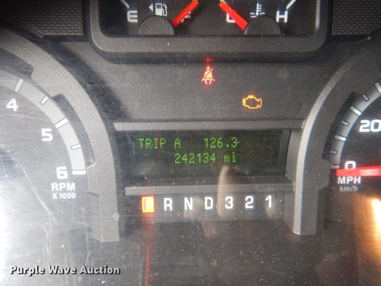 image for item HW9824 2009 Ford E350  shuttle bus