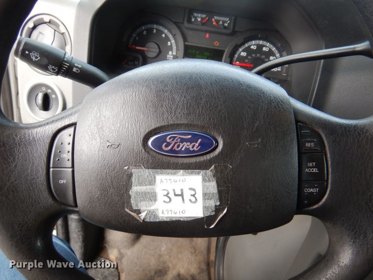 image for item HW9824 2009 Ford E350  shuttle bus