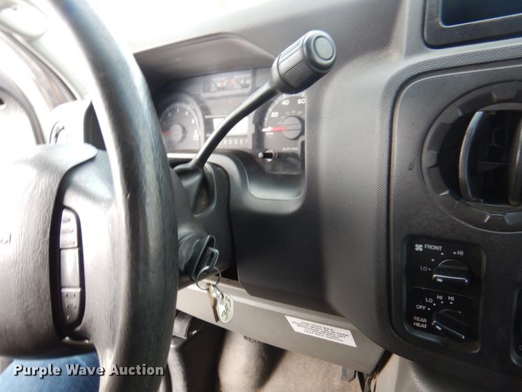 image for item HW9824 2009 Ford E350  shuttle bus