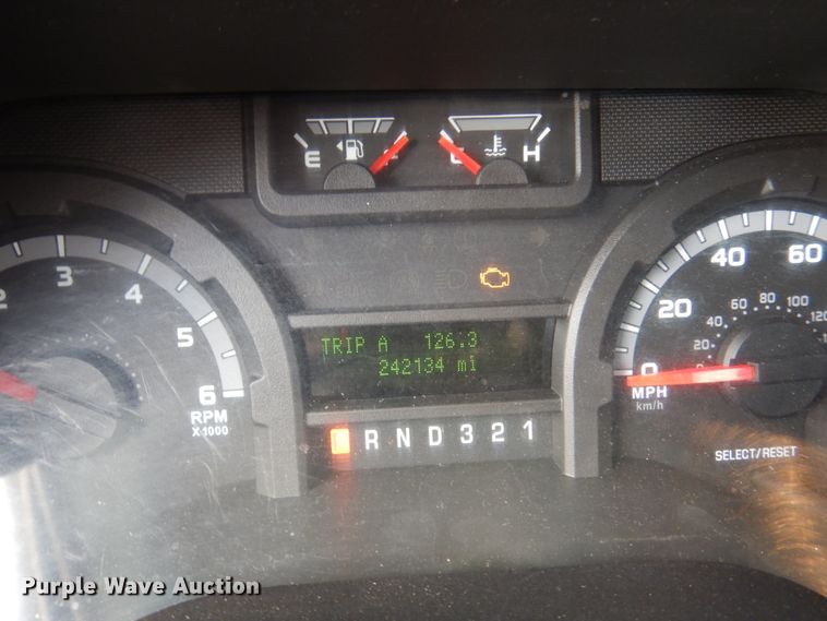 image for item HW9824 2009 Ford E350  shuttle bus