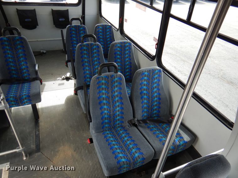 image for item HW9824 2009 Ford E350  shuttle bus