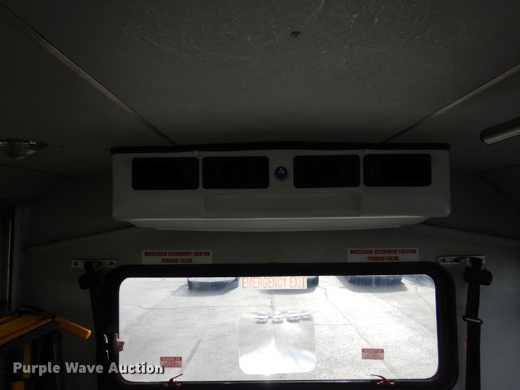 image for item HW9824 2009 Ford E350  shuttle bus