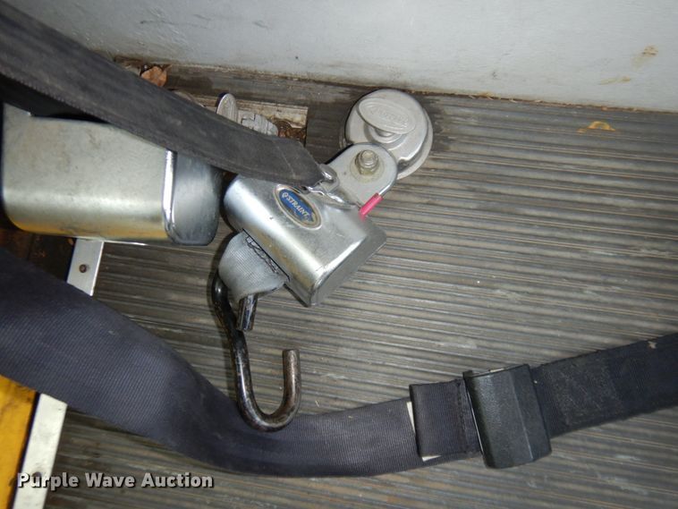 image for item HW9824 2009 Ford E350  shuttle bus