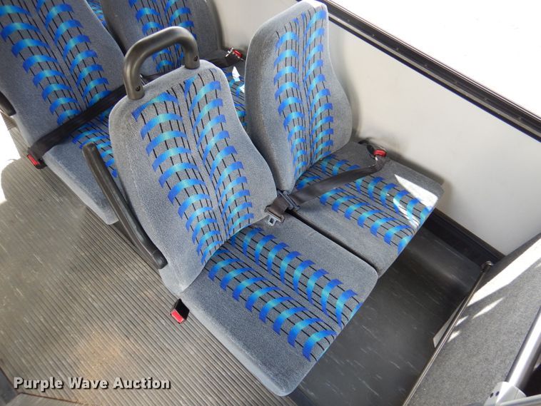 image for item HW9824 2009 Ford E350  shuttle bus