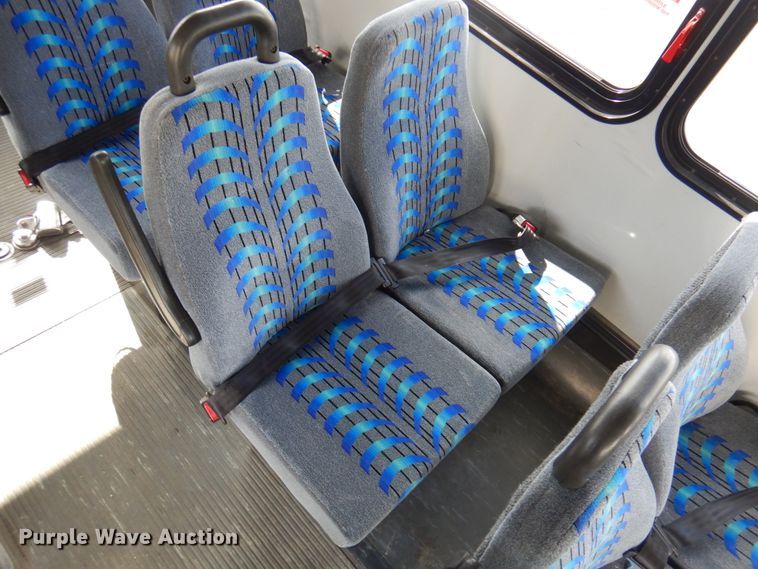 image for item HW9824 2009 Ford E350  shuttle bus