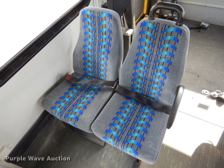 image for item HW9824 2009 Ford E350  shuttle bus