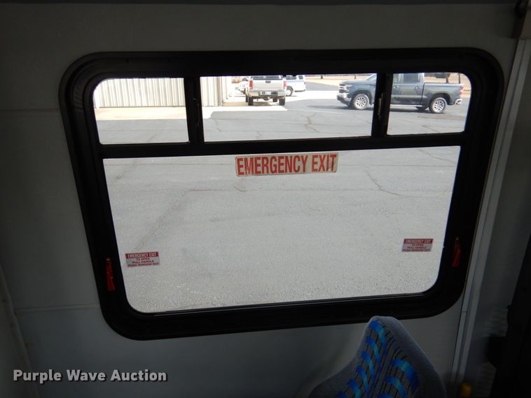 image for item HW9824 2009 Ford E350  shuttle bus