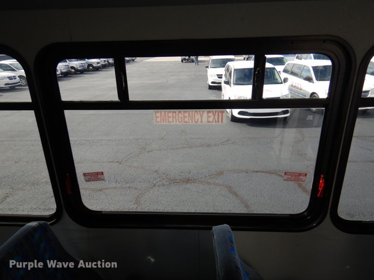 image for item HW9824 2009 Ford E350  shuttle bus