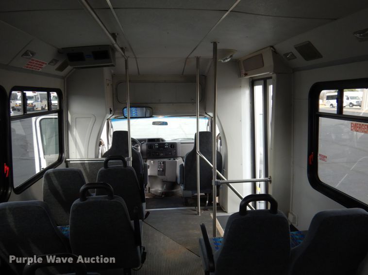 image for item HW9824 2009 Ford E350  shuttle bus