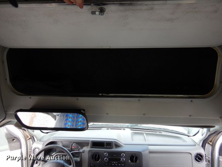 image for item HW9824 2009 Ford E350  shuttle bus