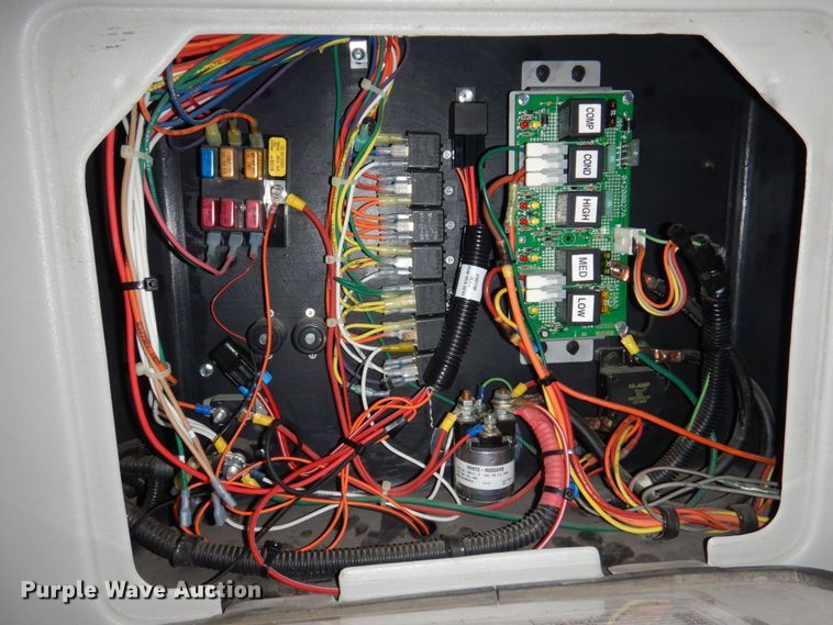 image for item HW9824 2009 Ford E350  shuttle bus