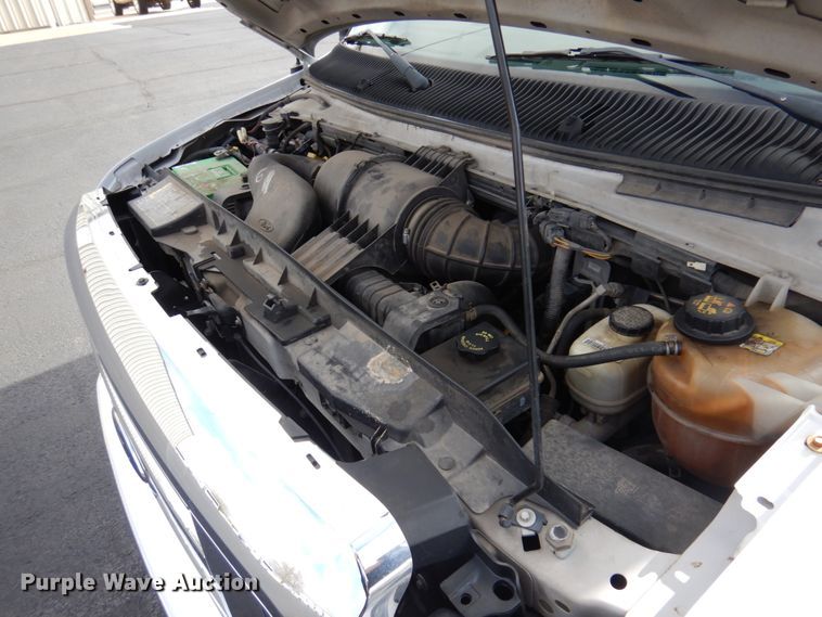 image for item HW9824 2009 Ford E350  shuttle bus