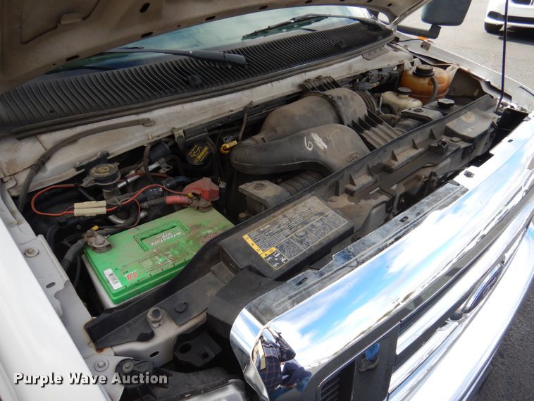 image for item HW9824 2009 Ford E350  shuttle bus