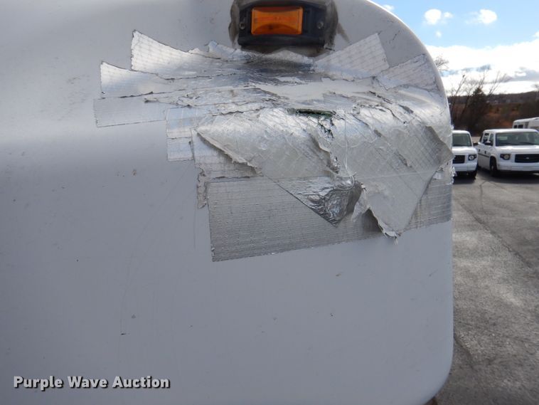 image for item HW9824 2009 Ford E350  shuttle bus