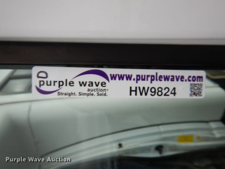 image for item HW9824 2009 Ford E350  shuttle bus