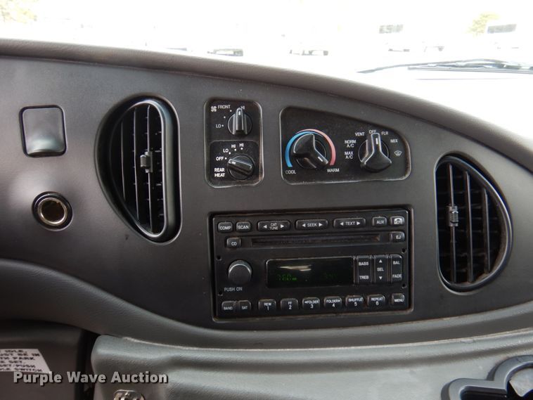 image for item HW9824 2009 Ford E350  shuttle bus