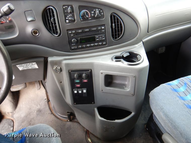 image for item HW9824 2009 Ford E350  shuttle bus