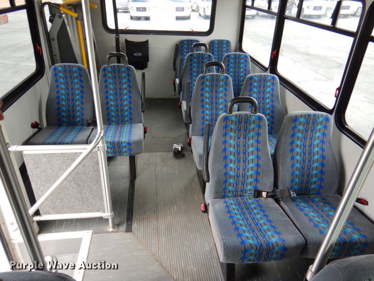 image for item HW9824 2009 Ford E350  shuttle bus