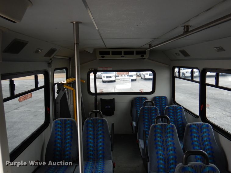 image for item HW9824 2009 Ford E350  shuttle bus