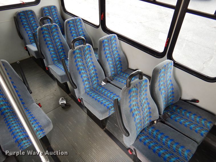 image for item HW9824 2009 Ford E350  shuttle bus