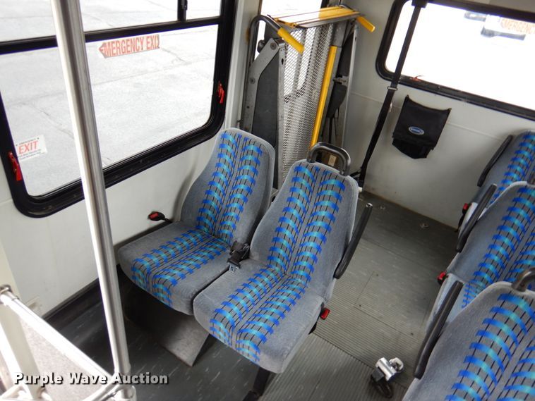 image for item HW9824 2009 Ford E350  shuttle bus