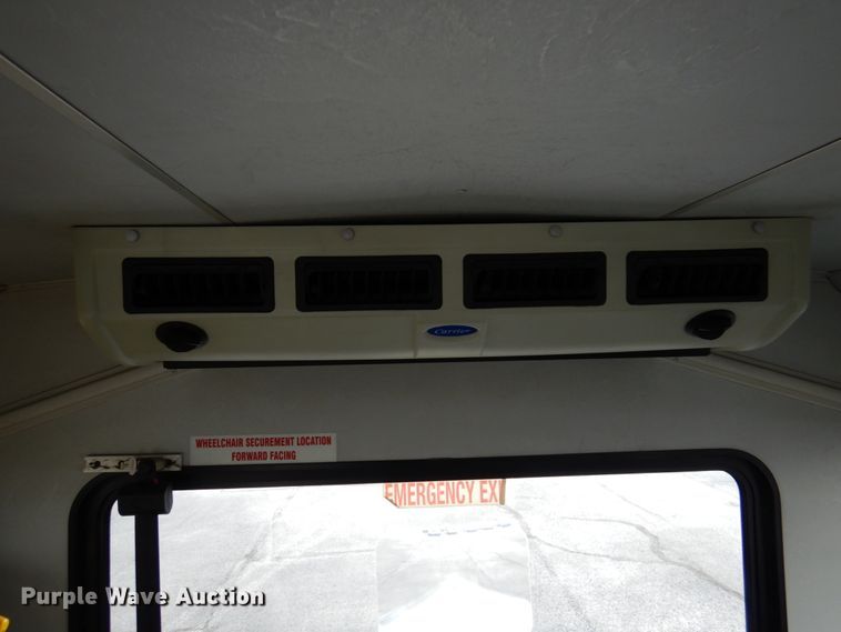 image for item HW9824 2009 Ford E350  shuttle bus