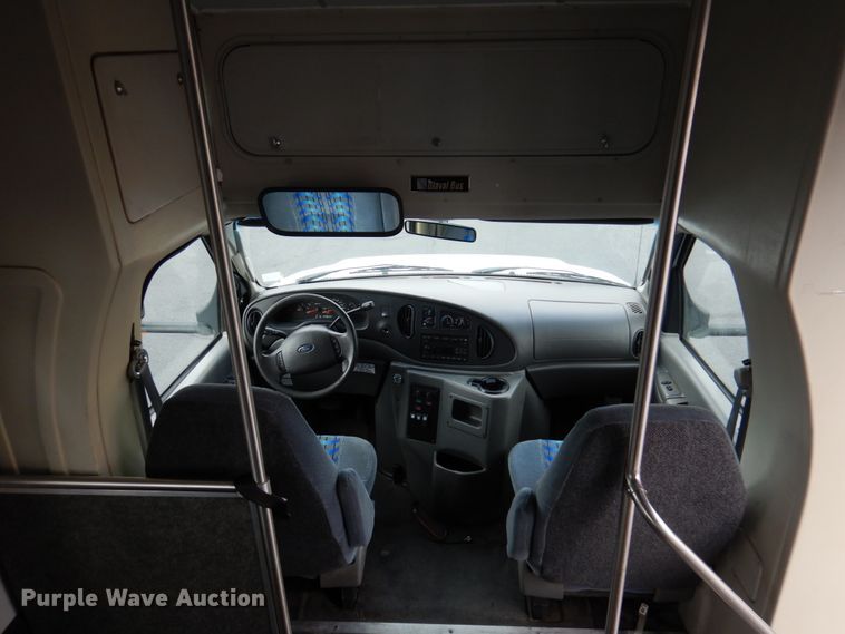 image for item HW9824 2009 Ford E350  shuttle bus