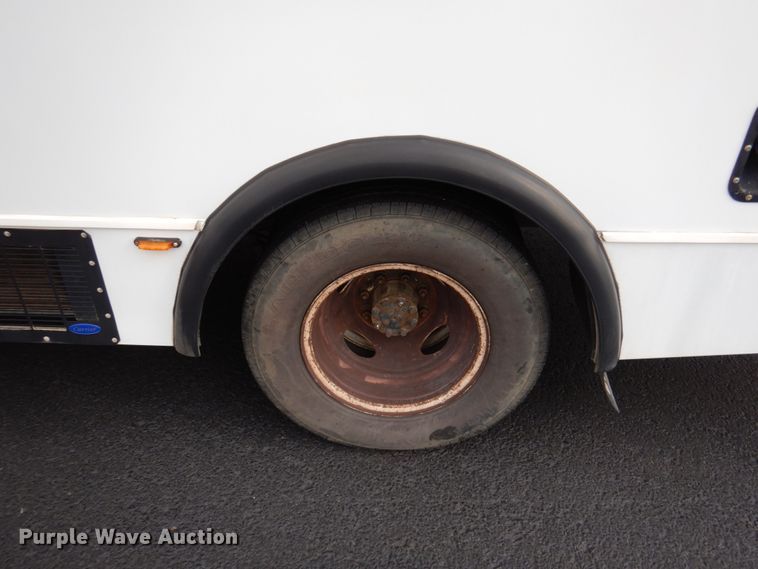 image for item HW9824 2009 Ford E350  shuttle bus