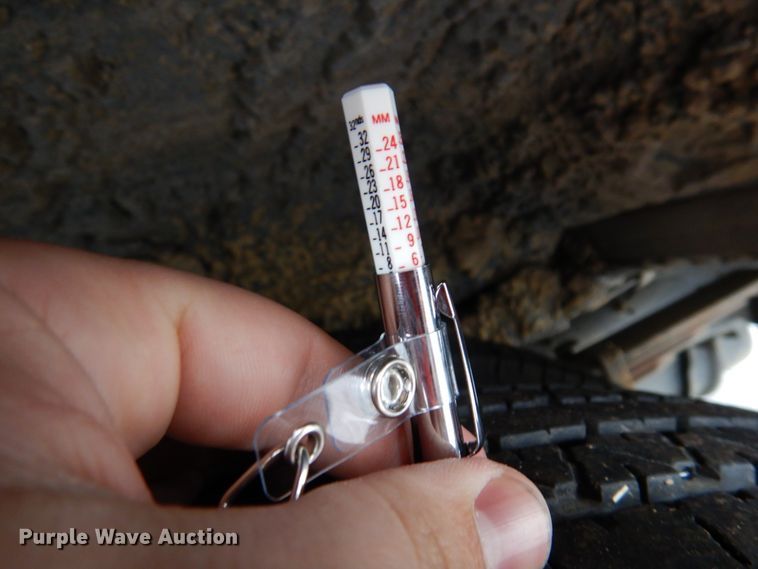 image for item HW9824 2009 Ford E350  shuttle bus