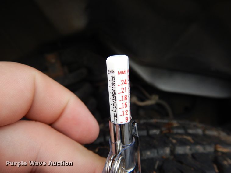 image for item HW9824 2009 Ford E350  shuttle bus