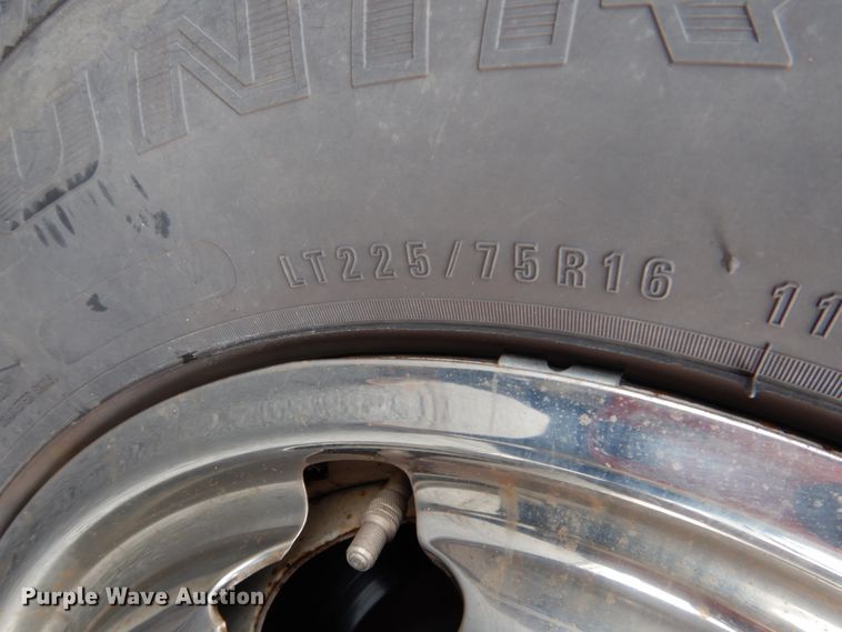 image for item HW9824 2009 Ford E350  shuttle bus