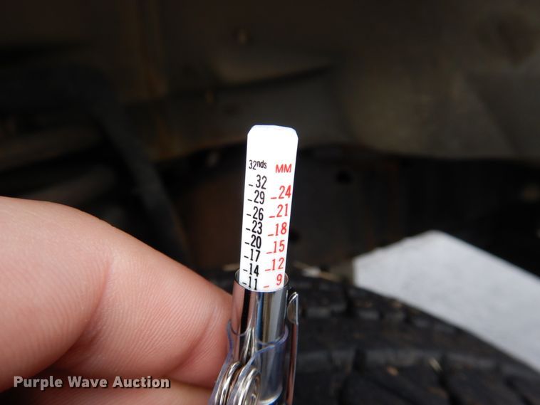 image for item HW9824 2009 Ford E350  shuttle bus