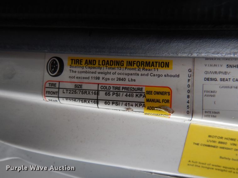 image for item HW9824 2009 Ford E350  shuttle bus