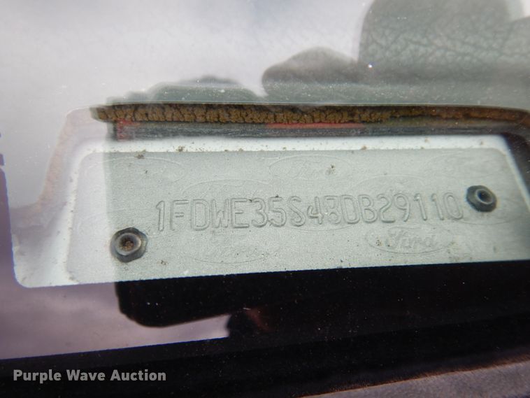 image for item HW9824 2009 Ford E350  shuttle bus