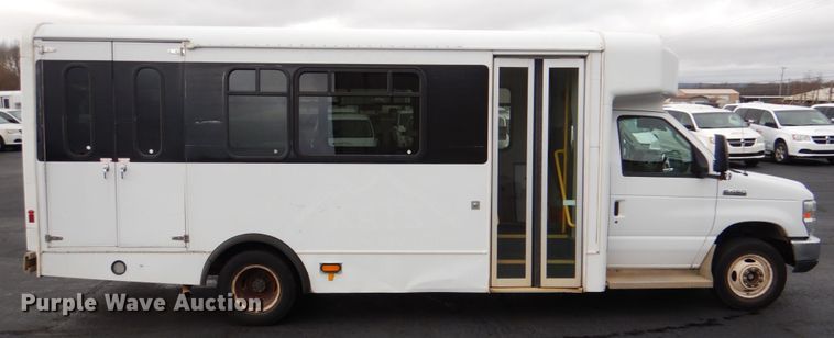 image for item HW9825 2012 Ford E450  shuttle bus